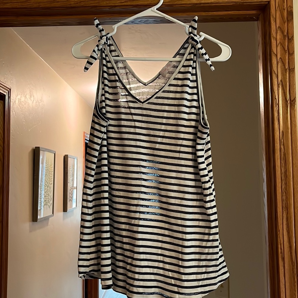 Pink lily striped tank top.